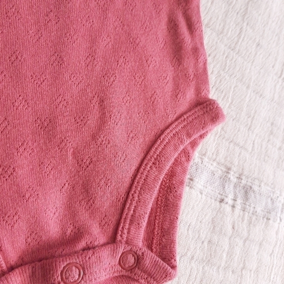 Carter's Long Sleeve Bodysuit Onesie size 9 months - Picture 4 of 7